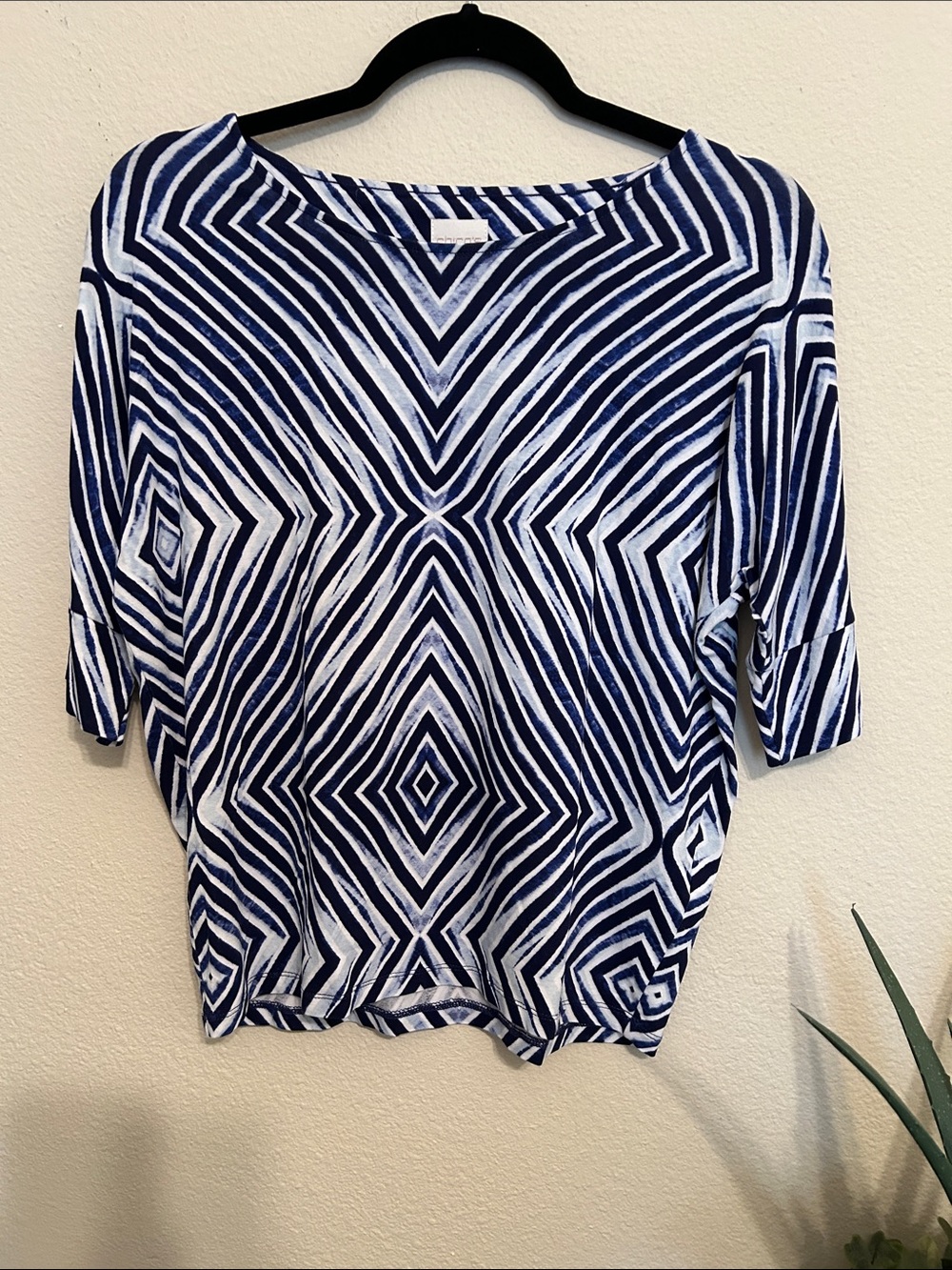 Chico's Blue and White Geometric Short Sleeve Top